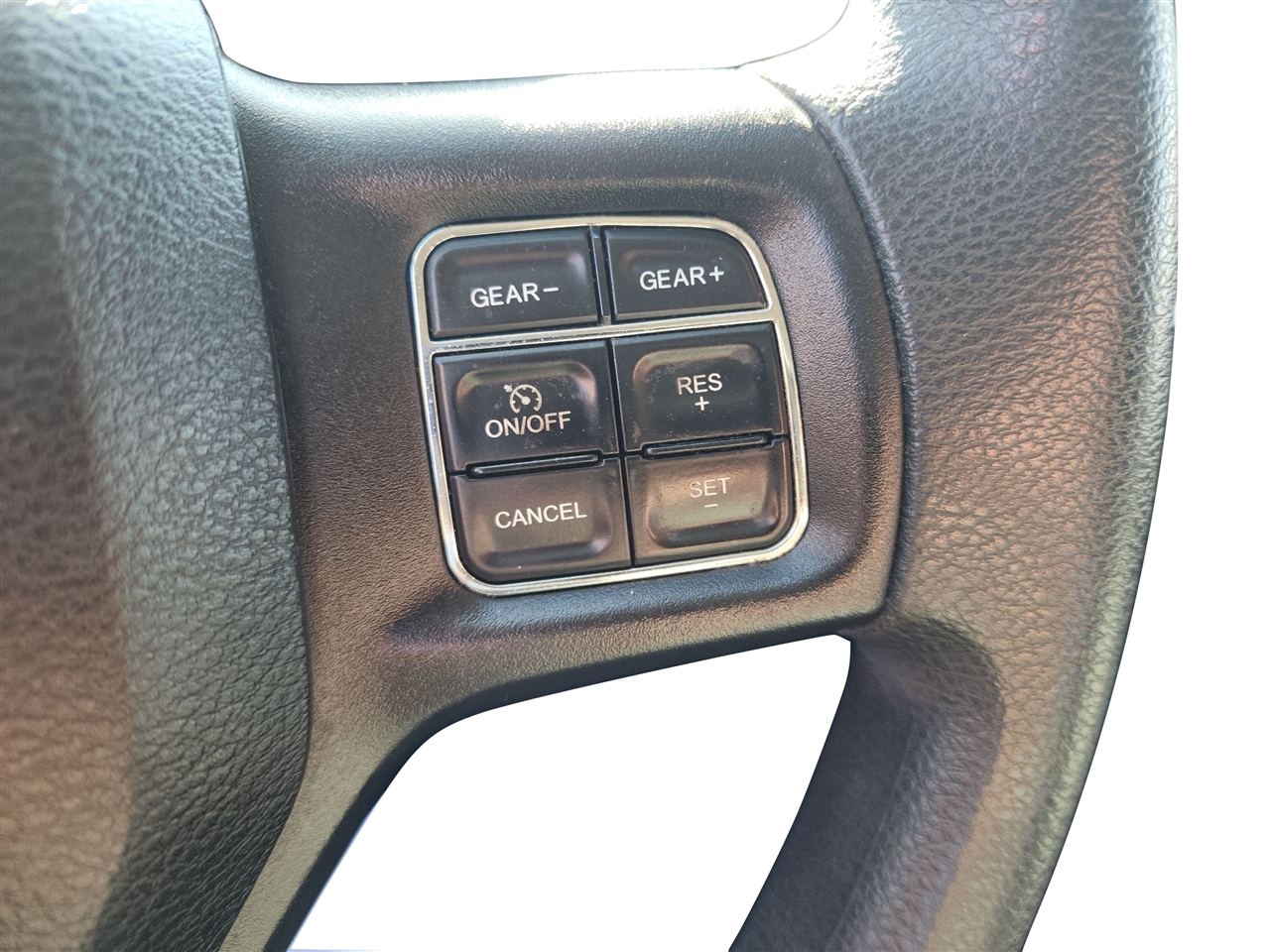 RAM 1500 Classic Express 4x4 Quad Cab 6'4" Box 2019 RAM 1500 Classic Express 4x4 Quad Cab 6'4" Box 2019