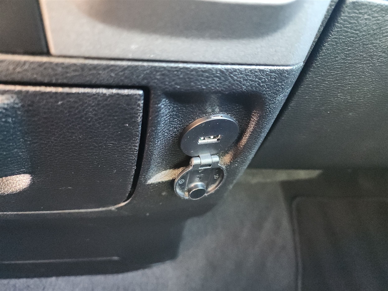 RAM 1500 Classic Express 4x4 Quad Cab 6'4" Box 2019 RAM 1500 Classic Express 4x4 Quad Cab 6'4" Box 2019