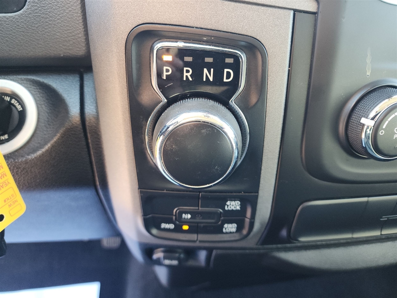 RAM 1500 Classic Express 4x4 Quad Cab 6'4" Box 2019 RAM 1500 Classic Express 4x4 Quad Cab 6'4" Box 2019