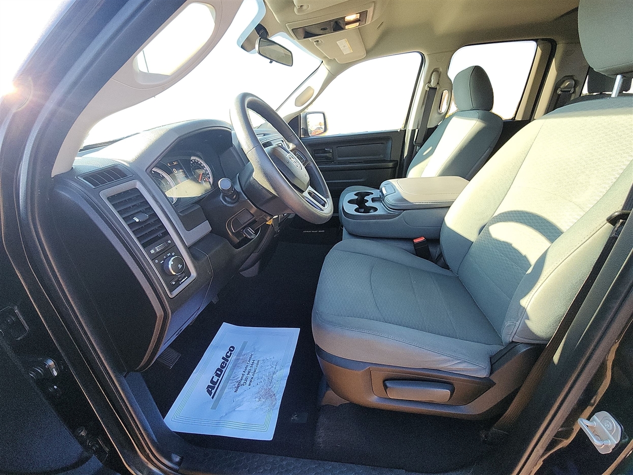 RAM 1500 Classic Express 4x4 Quad Cab 6'4" Box 2019 RAM 1500 Classic Express 4x4 Quad Cab 6'4" Box 2019