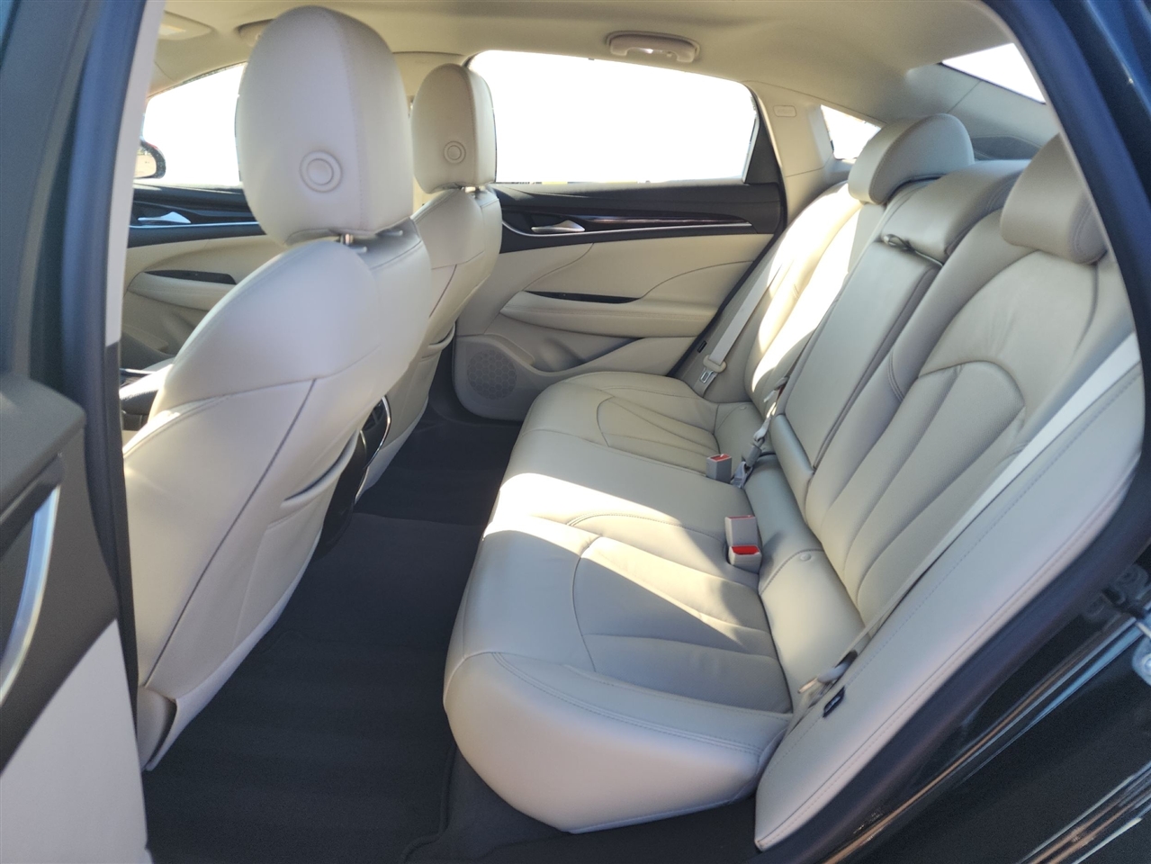 Buick LaCrosse 4dr Sdn Essence FWD 2017 Buick LaCrosse 4dr Sdn Essence FWD 2017