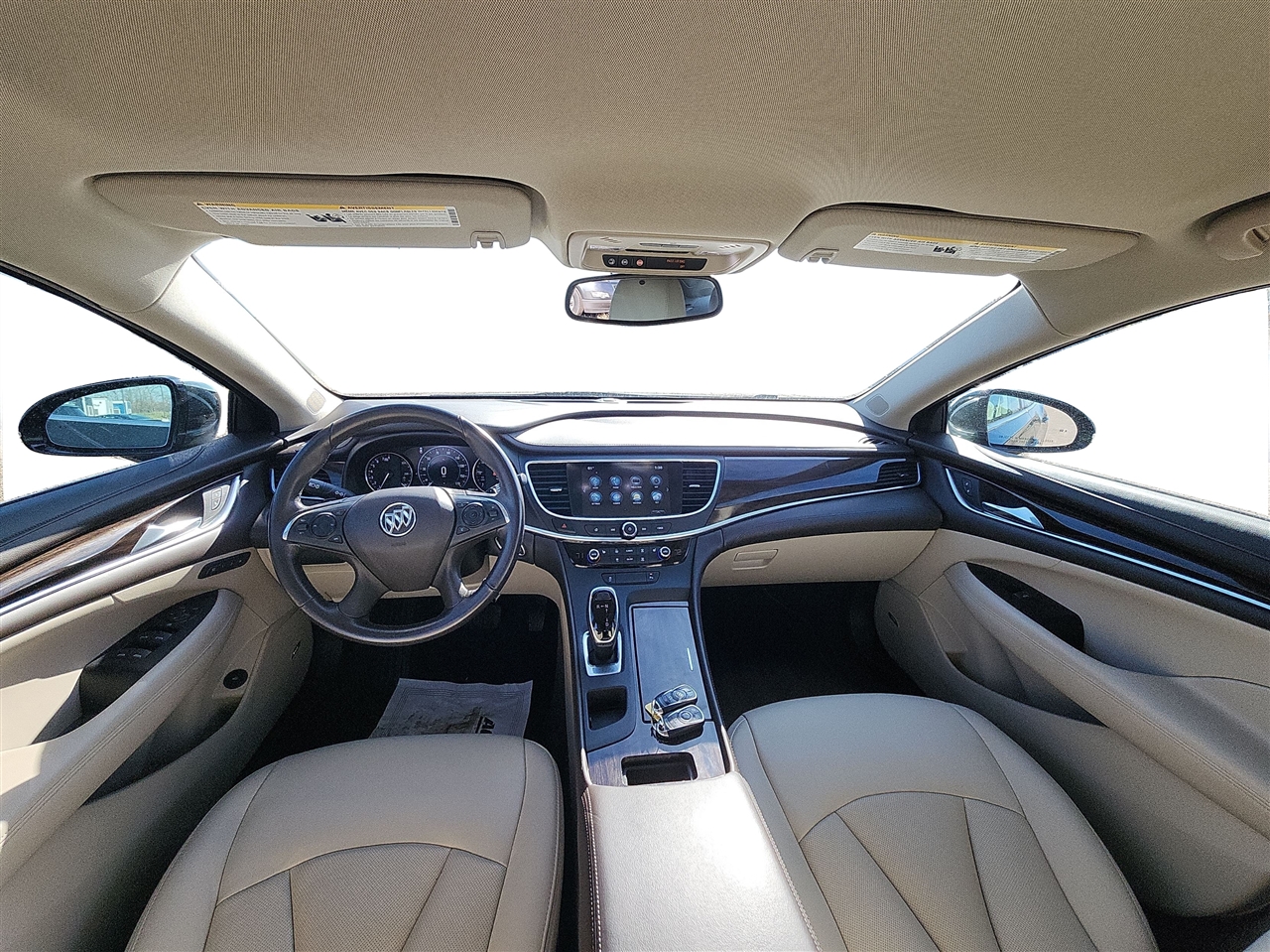 Buick LaCrosse 4dr Sdn Essence FWD 2017 Buick LaCrosse 4dr Sdn Essence FWD 2017