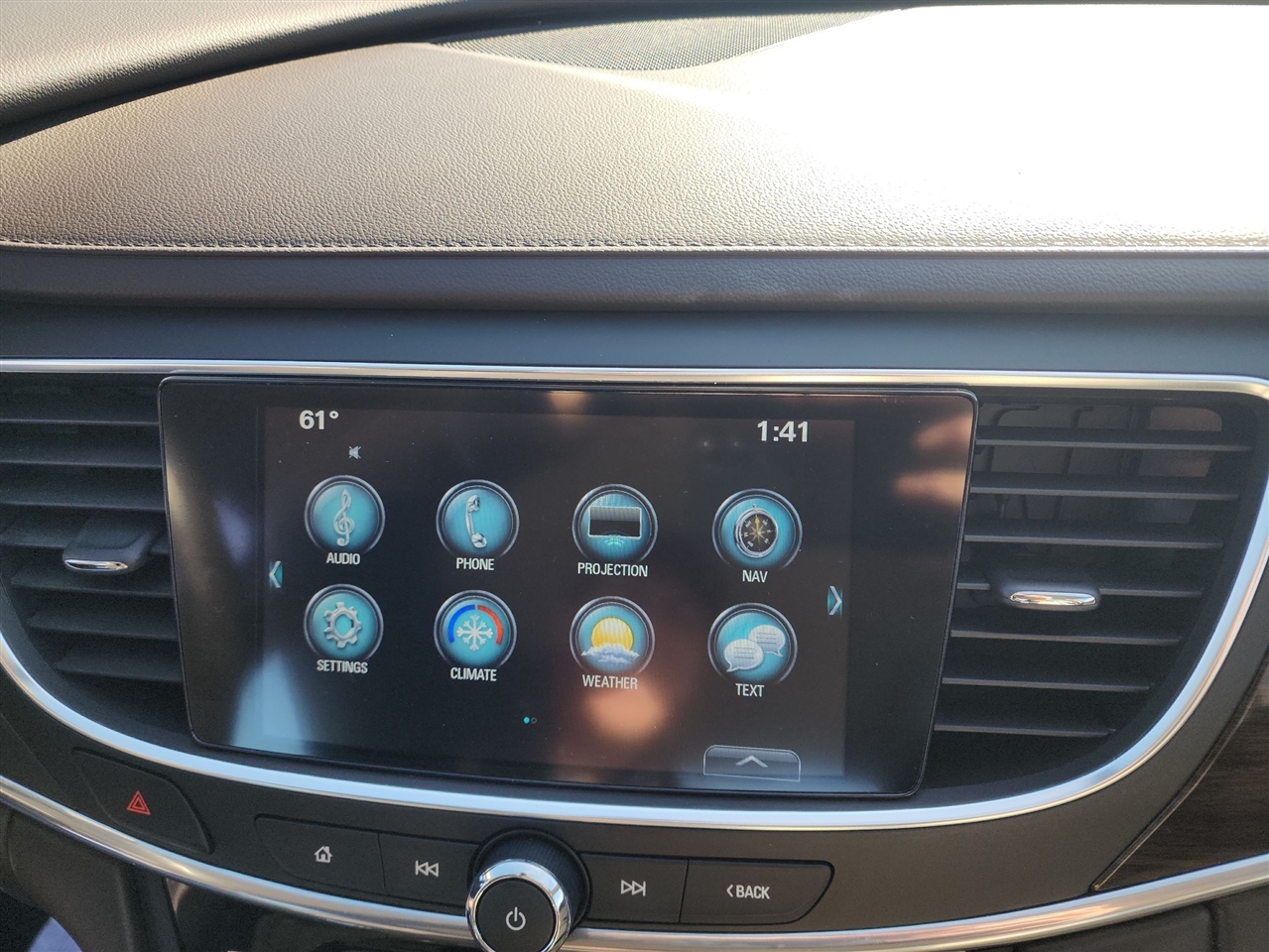 Buick LaCrosse 4dr Sdn Essence FWD 2017 Buick LaCrosse 4dr Sdn Essence FWD 2017