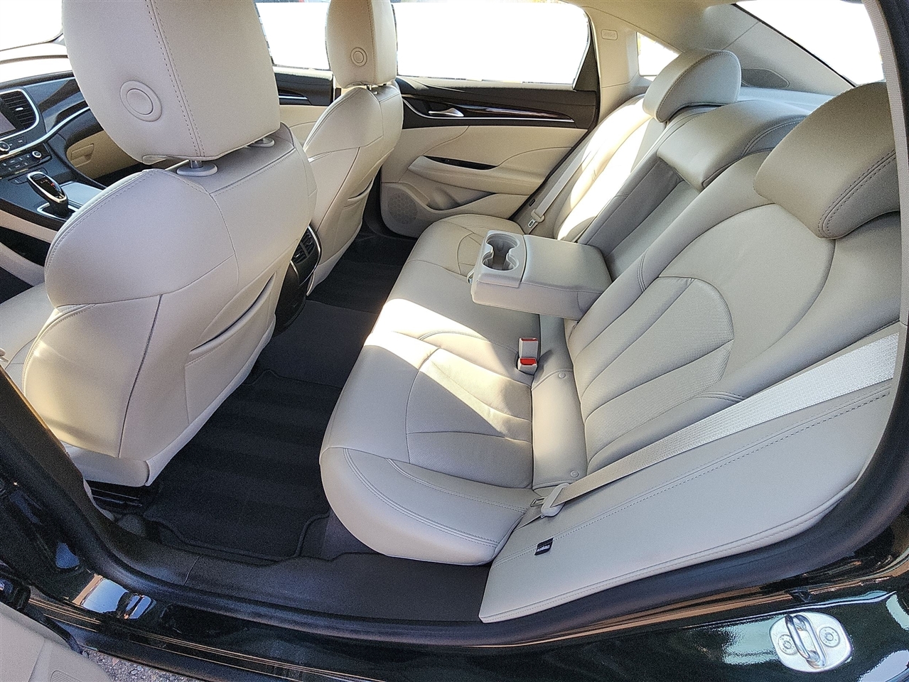 Buick LaCrosse 4dr Sdn Essence FWD 2017 Buick LaCrosse 4dr Sdn Essence FWD 2017