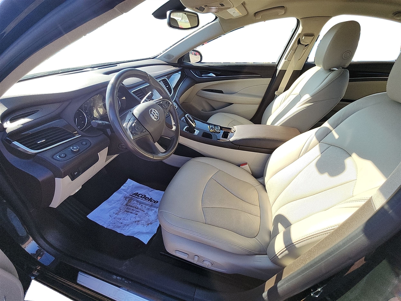 Buick LaCrosse 4dr Sdn Essence FWD 2017 Buick LaCrosse 4dr Sdn Essence FWD 2017