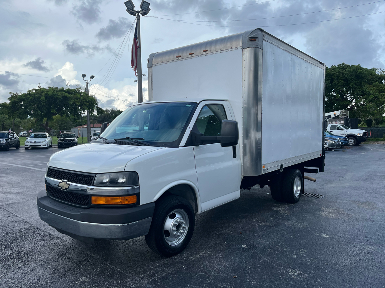 2016 Chevrolet Express G3500 Cutaway 1WT DRW