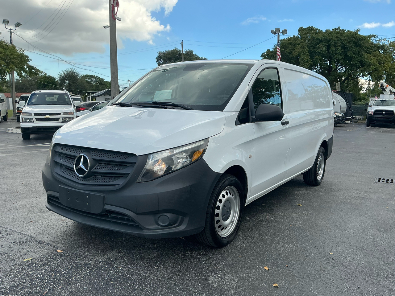 2017 Mercedes-Benz Metris Cargo Van Standard Roof 126" Wheelbase Worker