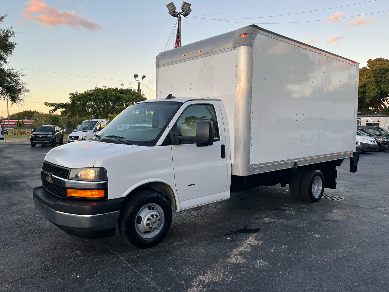 2019 Chevrolet Express 3500 Cutaway 1WT DRW