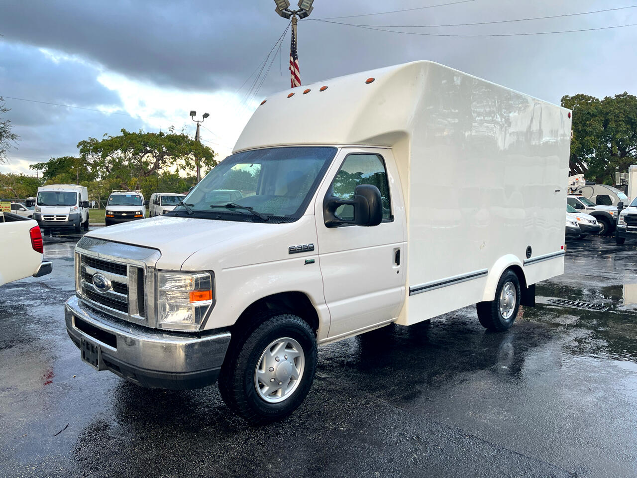 2018 Ford Econoline Commercial Cutaway 158" WB DRW Super-Duty