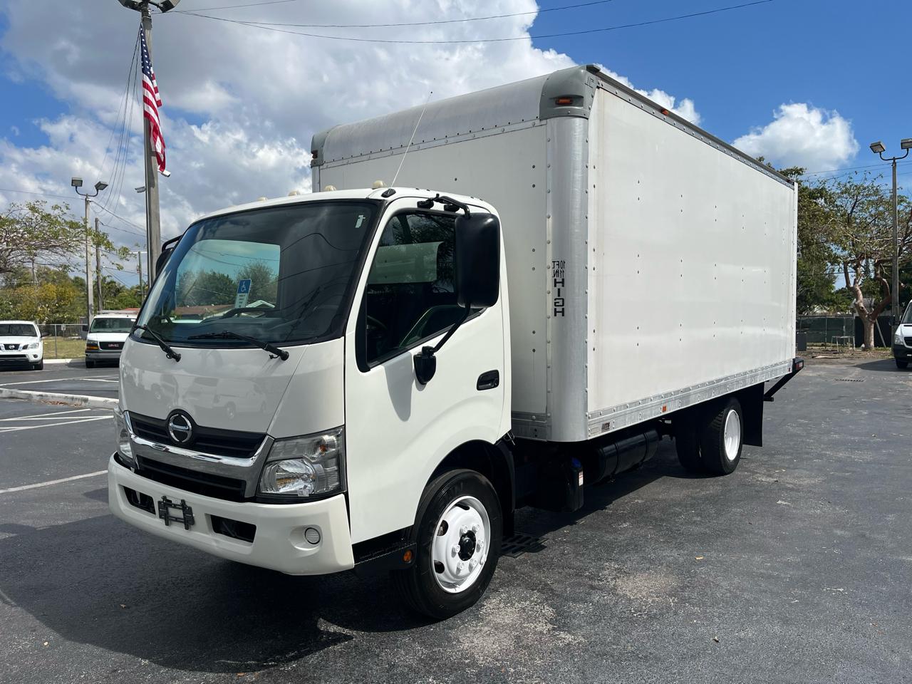 2017 Hino 195 BOX TRUCK