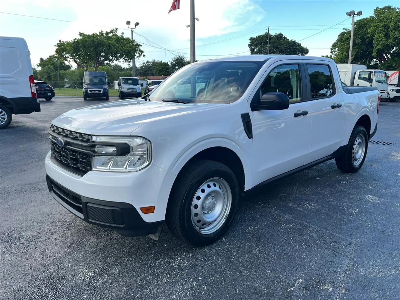 2022 Ford Maverick XL SuperCrew Pickup 4D 4 1/2 ft