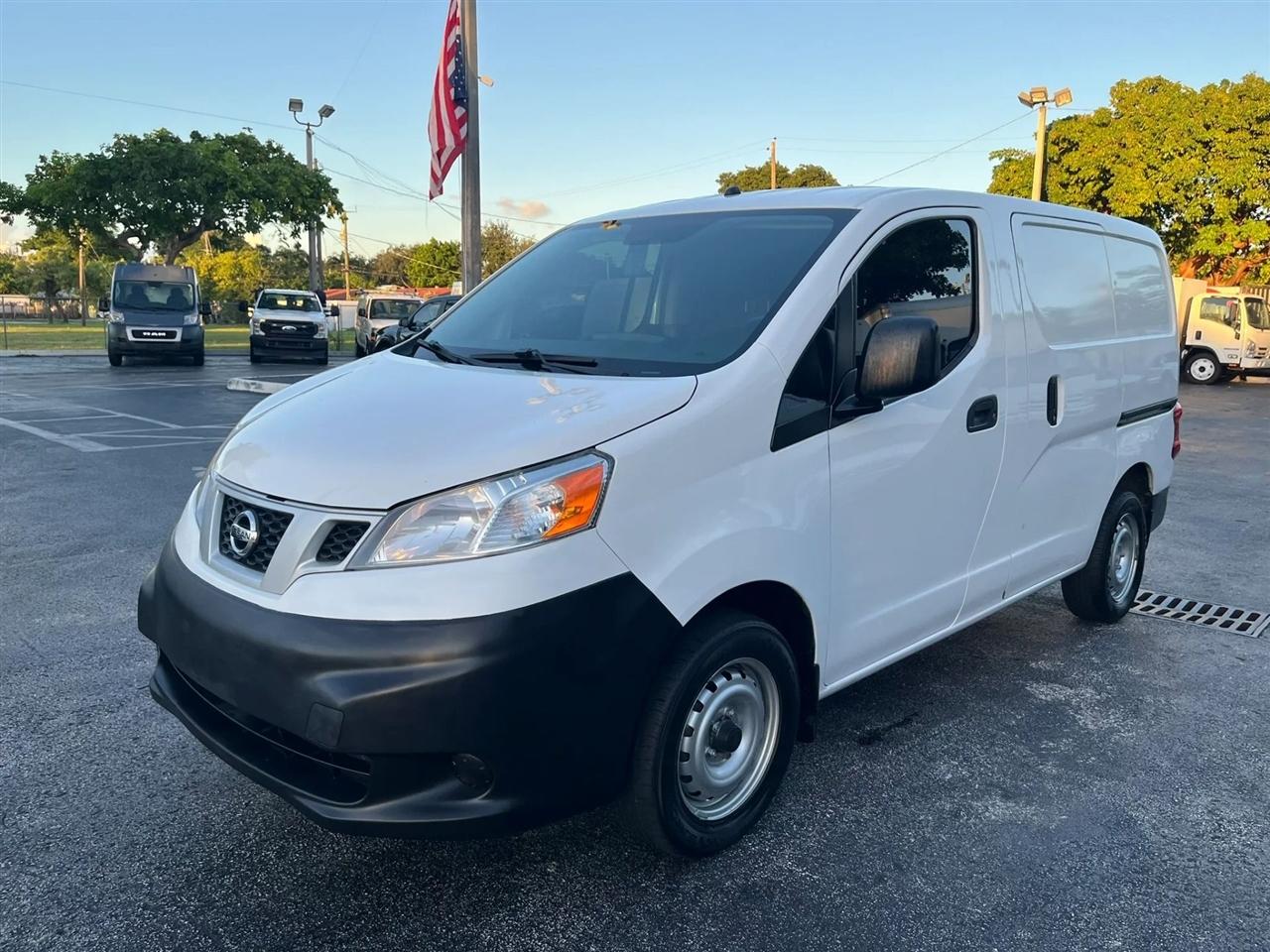 2019 Nissan NV200 S Van 4D