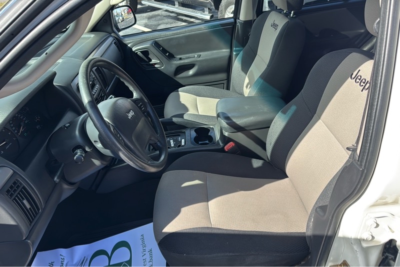 Jeep Grand Cherokee Laredo Special Edition 4WD 2004 Jeep Grand Cherokee Laredo Special Edition 4WD 2004