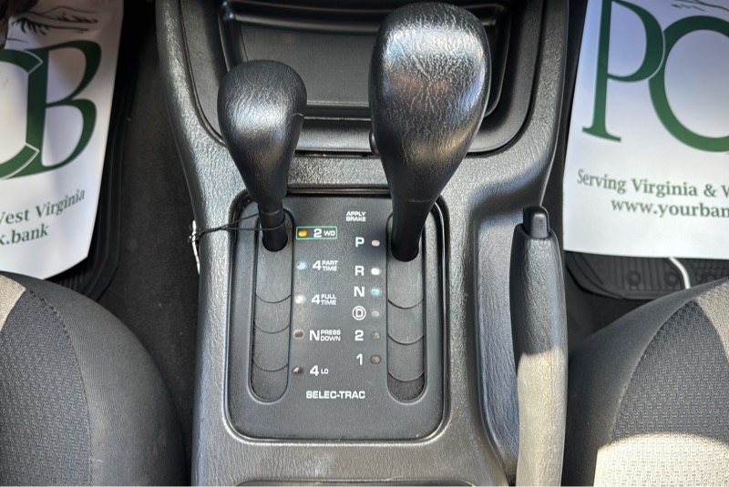 Jeep Grand Cherokee Laredo Special Edition 4WD 2004 Jeep Grand Cherokee Laredo Special Edition 4WD 2004