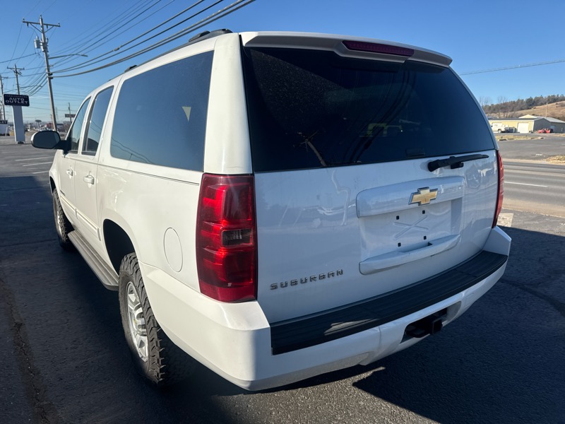Chevrolet Suburban LS 2500 4WD 2011