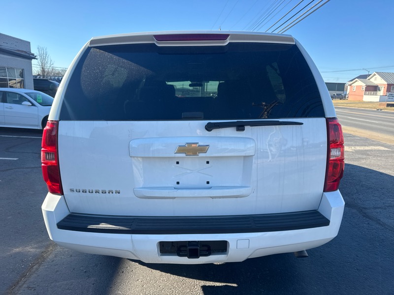 Chevrolet Suburban LS 2500 4WD 2011