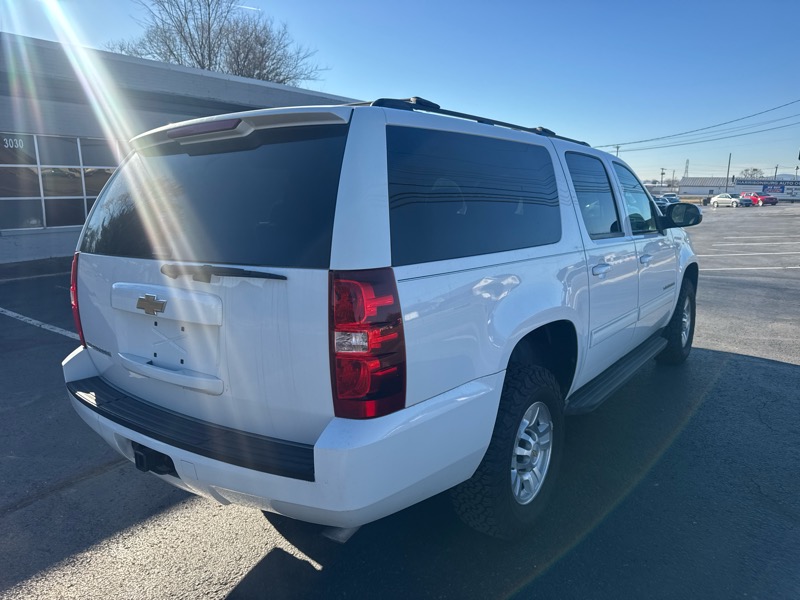 Chevrolet Suburban LS 2500 4WD 2011