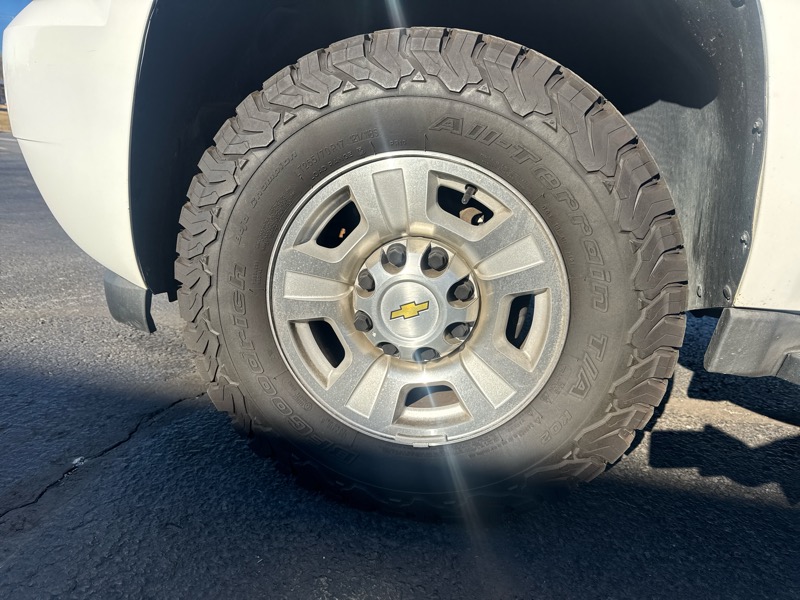 Chevrolet Suburban LS 2500 4WD 2011