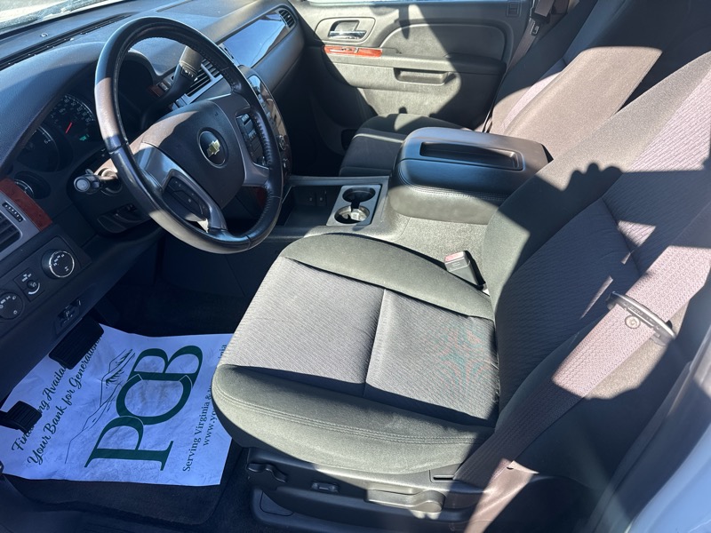 Chevrolet Suburban LS 2500 4WD 2011