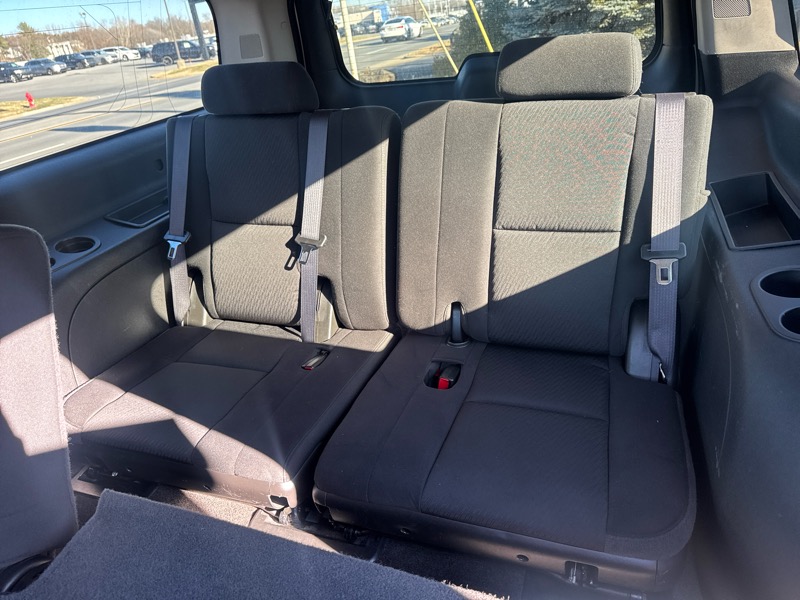 Chevrolet Suburban LS 2500 4WD 2011