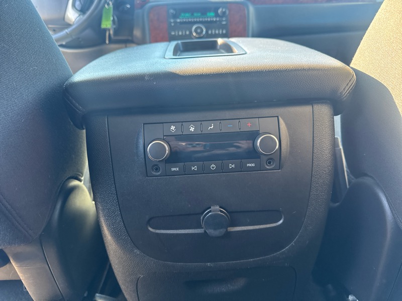 Chevrolet Suburban LS 2500 4WD 2011