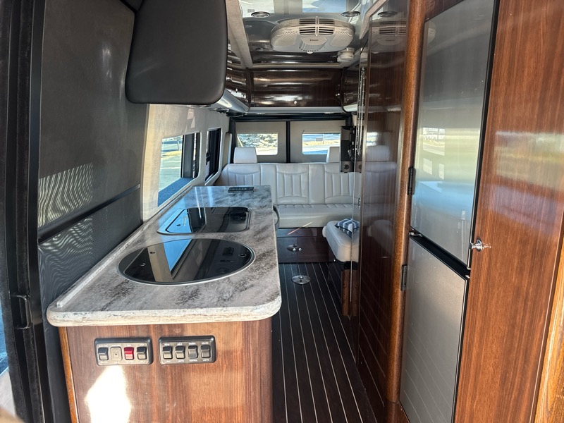 Mercedes-Benz Sprinter 3500 High Roof 170-in. WB 2015