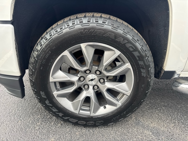 Chevrolet Silverado 1500 Crew Cab Crew Cab 143.5" WB 4WD Z71 2018