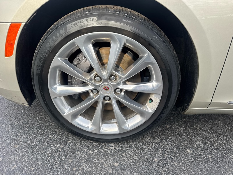 Cadillac XTS Luxury 2013