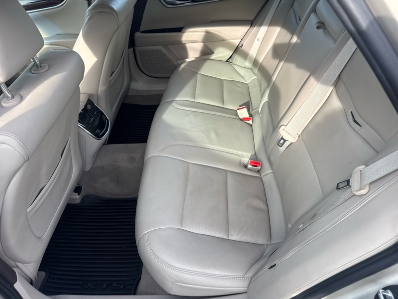 Cadillac XTS Luxury 2013