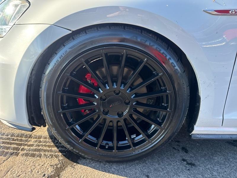 Volkswagen Golf GTI S 6M 4-Door 2017