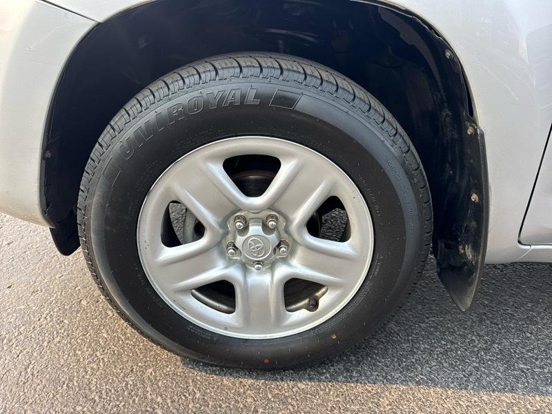 Toyota RAV4 Base I4 4WD 2010