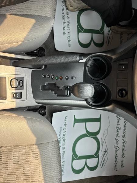 Toyota RAV4 Base I4 4WD 2010