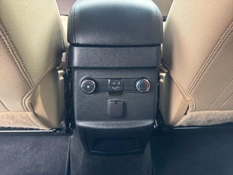 Ford Explorer Base 4WD 2016