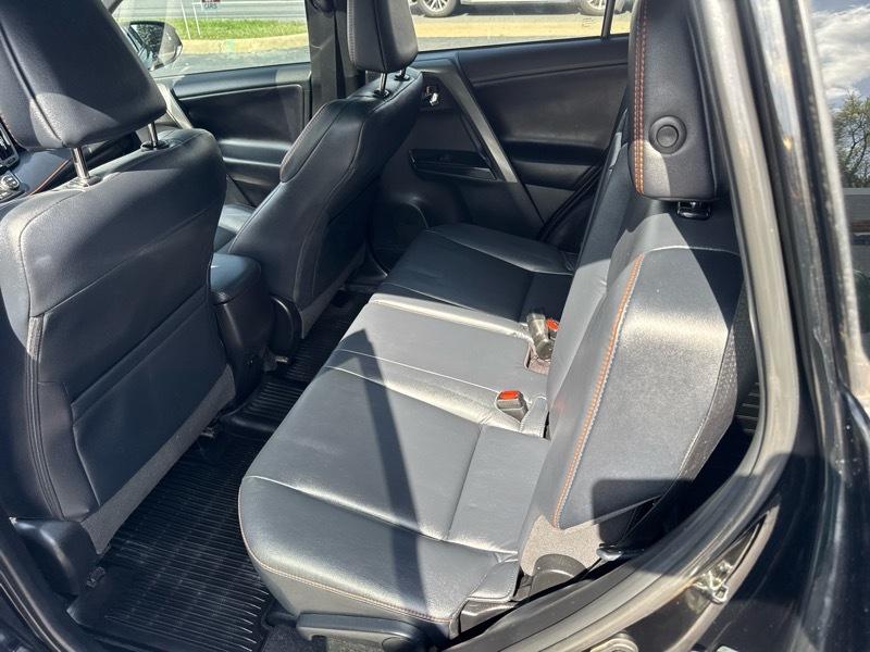 Toyota RAV4 SE 4WD 2018