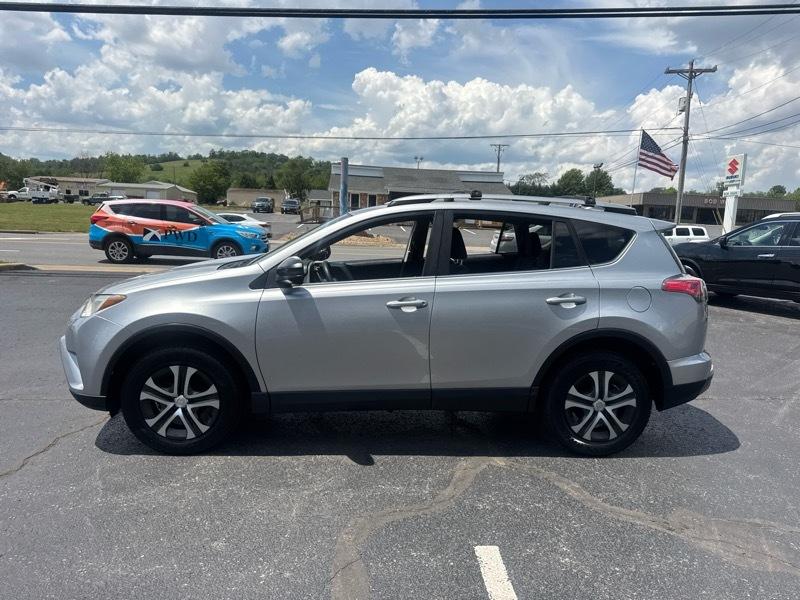 Toyota RAV4 LE AWD 2017