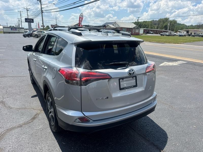 Toyota RAV4 LE AWD 2017