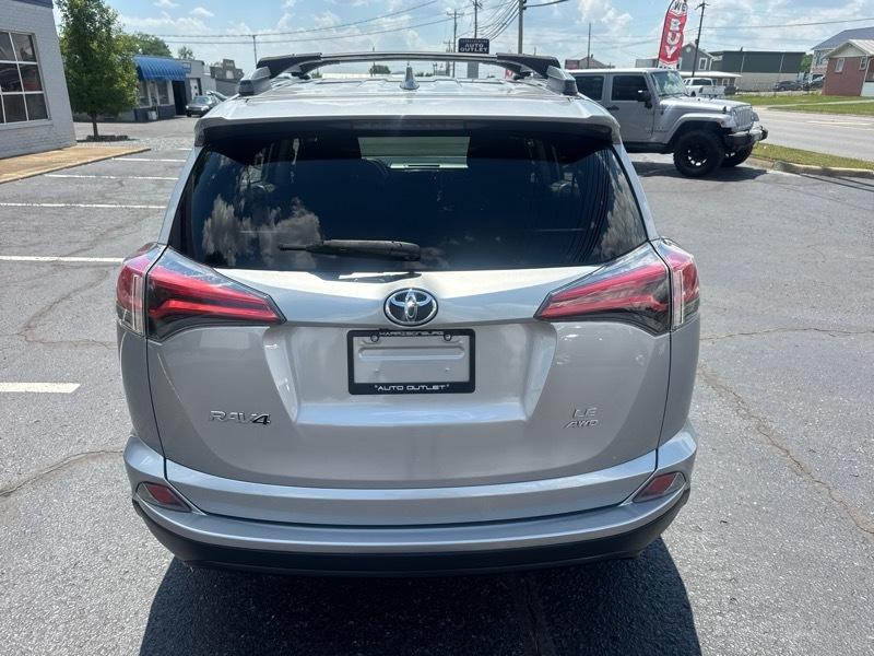 Toyota RAV4 LE AWD 2017
