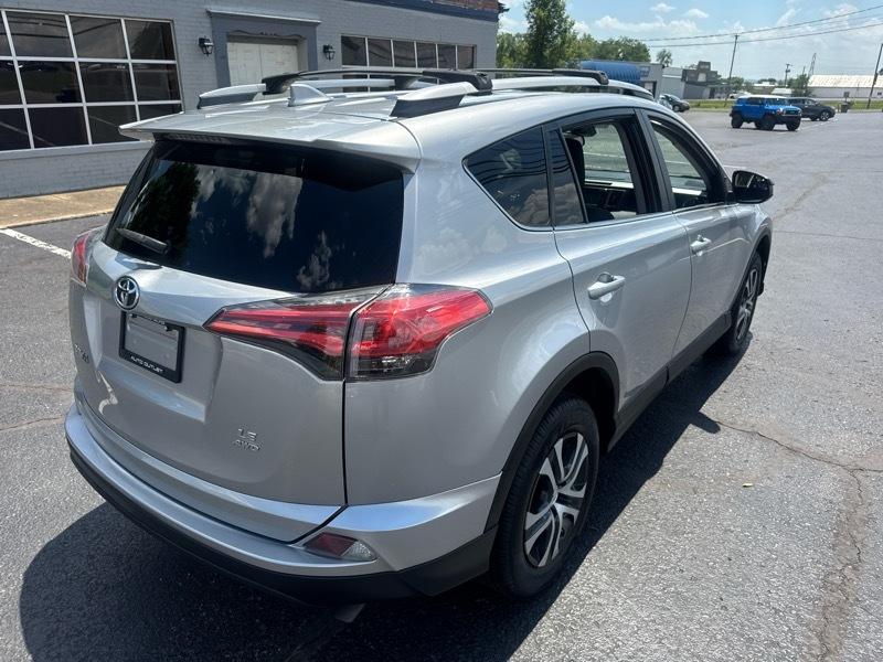 Toyota RAV4 LE AWD 2017