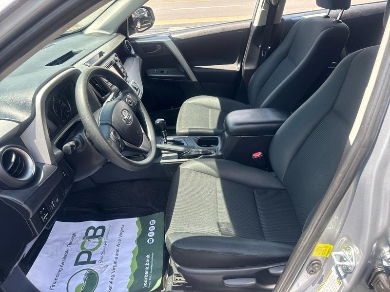 Toyota RAV4 LE AWD 2017