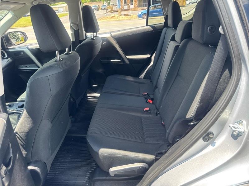 Toyota RAV4 LE AWD 2017