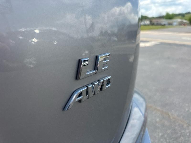 Toyota RAV4 LE AWD 2017