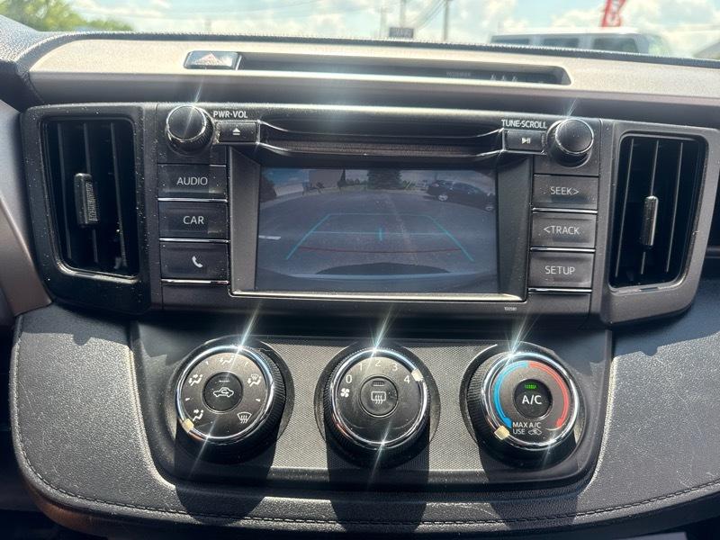Toyota RAV4 LE AWD 2017