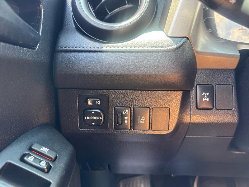 Toyota RAV4 LE AWD 2017