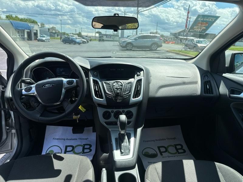Ford Focus SE Sedan 2014