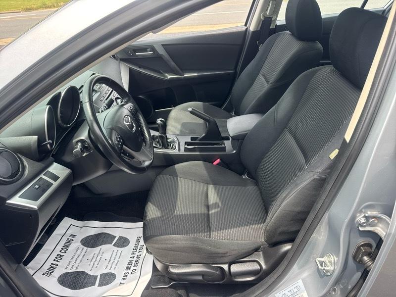 Mazda MAZDA3 i Touring AT 4-Door 2013
