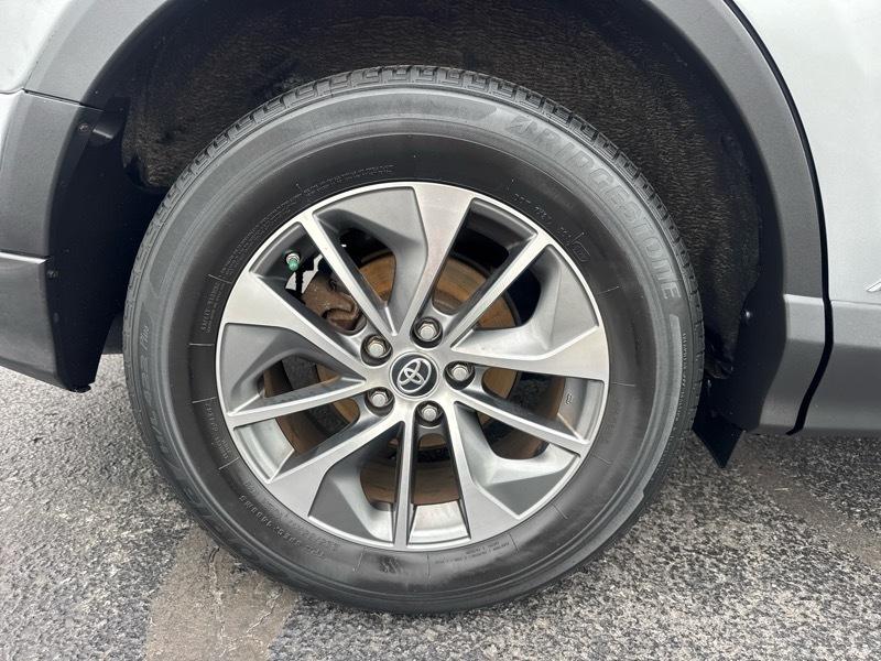 Toyota RAV4 Hybrid XLE 2018