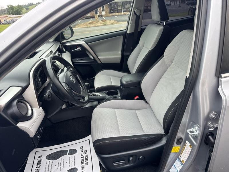 Toyota RAV4 Hybrid XLE 2018