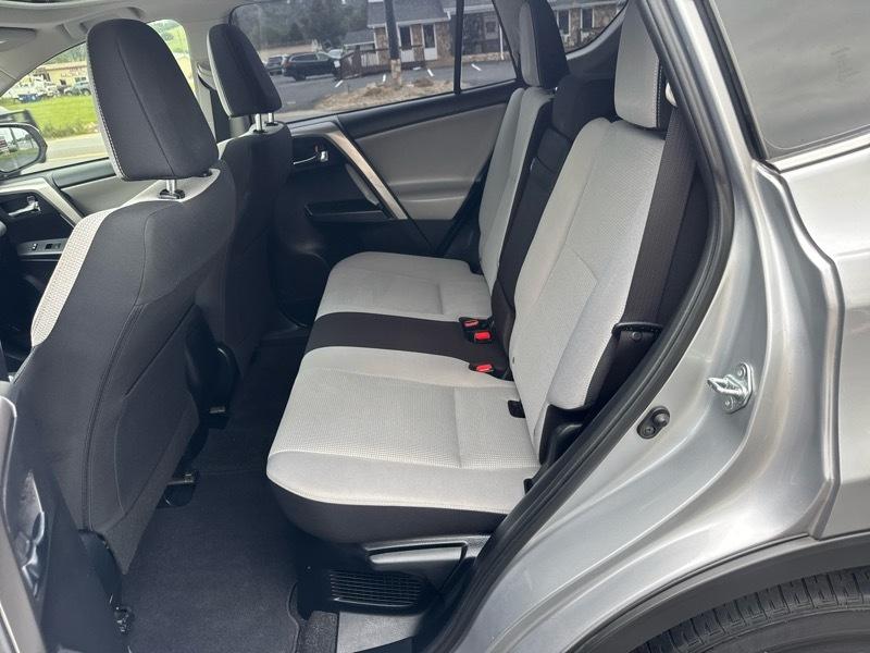 Toyota RAV4 Hybrid XLE 2018
