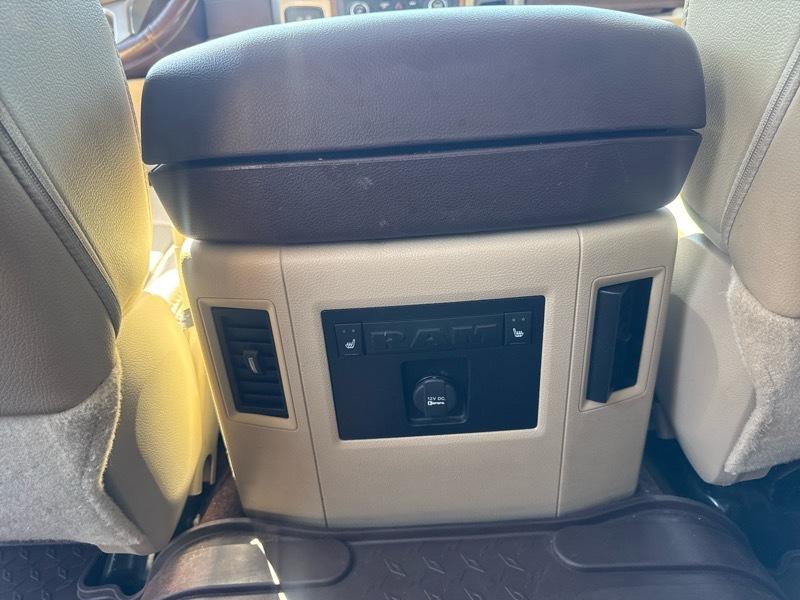 RAM 1500 Laramie Crew Cab SWB 4WD 2013