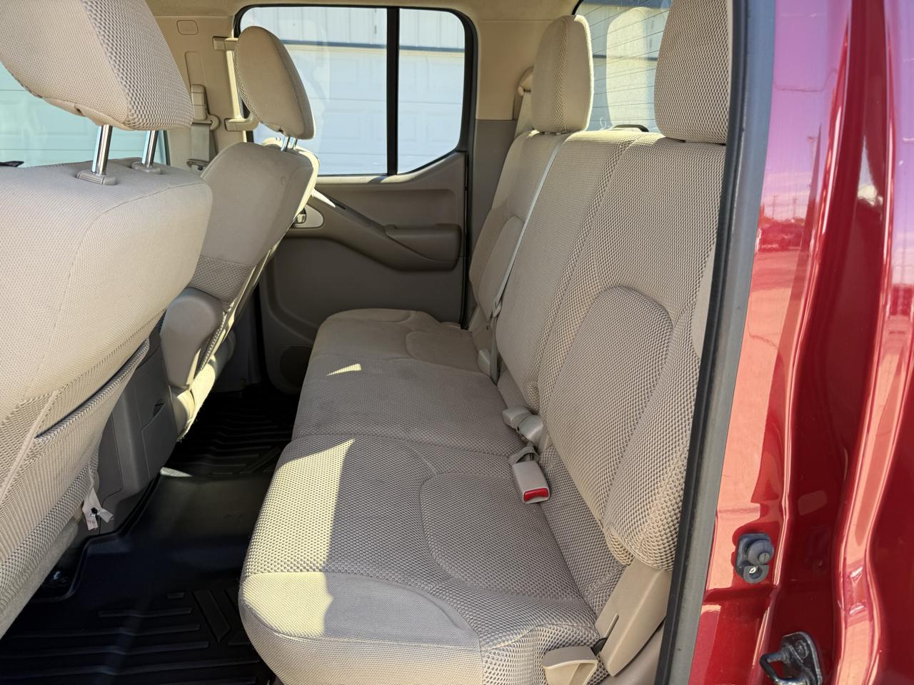 Nissan Frontier 4WD Crew Cab SWB Auto SV 2013